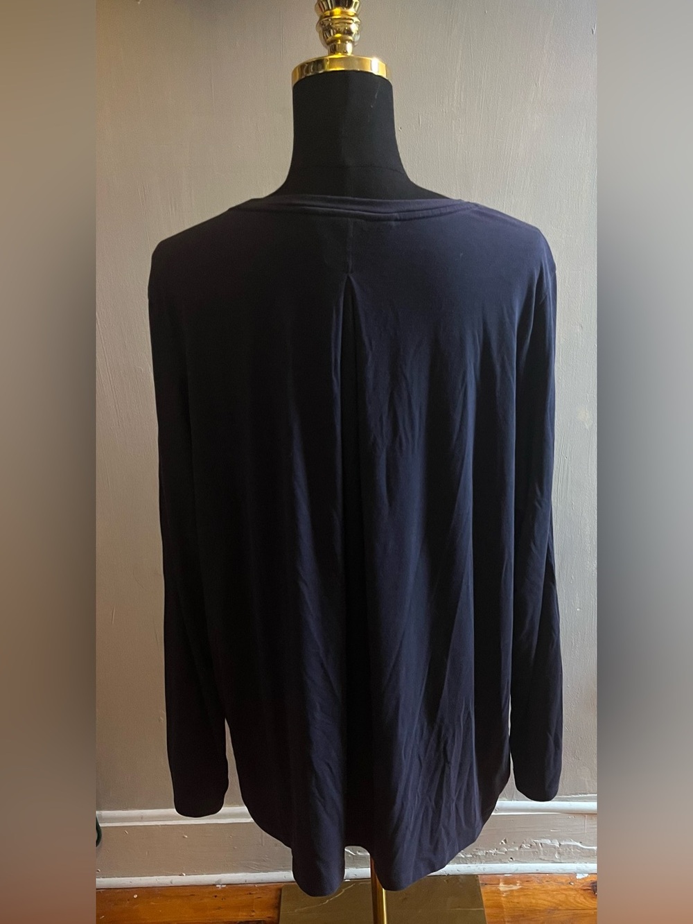 Athleta Women’s Relaxed Fit Lightweight Navy Long Sleeve Top Size XL - Picture 2 of 9